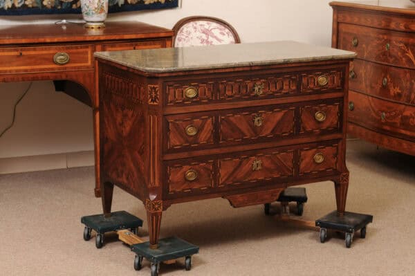 Louis XVI Parquetry Inlaid Commode with 3 Drawers and White Marble Top, France ca. 1790 - Image 3