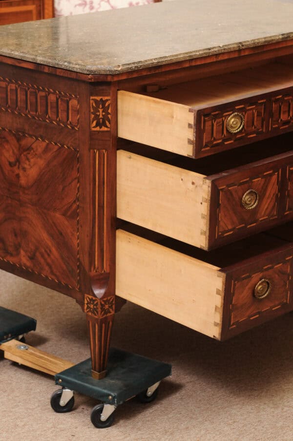 Louis XVI Parquetry Inlaid Commode with 3 Drawers and White Marble Top, France ca. 1790 - Image 5