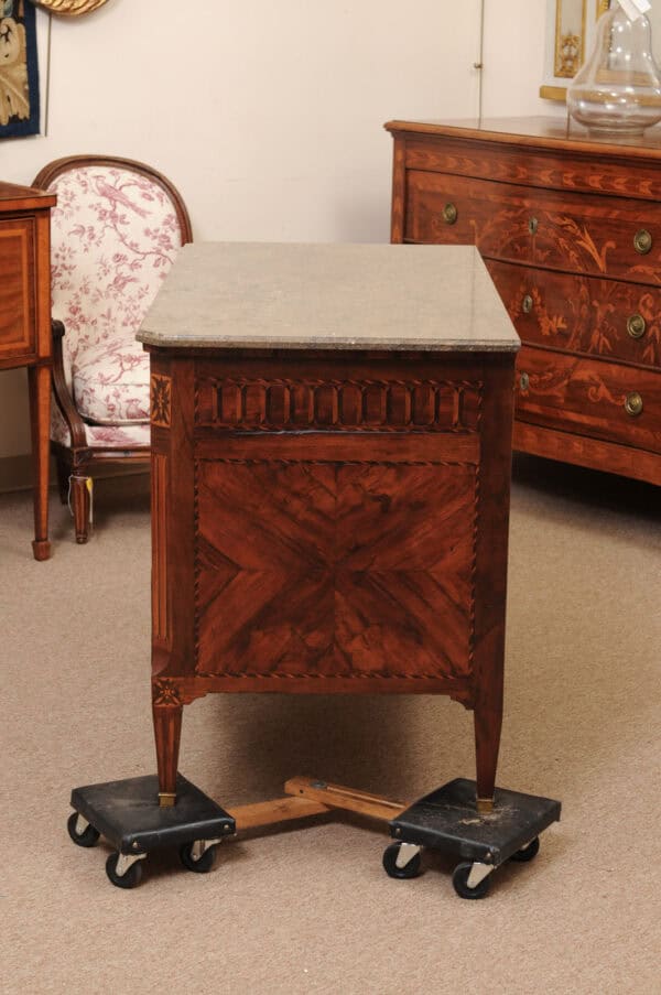 Louis XVI Parquetry Inlaid Commode with 3 Drawers and White Marble Top, France ca. 1790 - Image 11