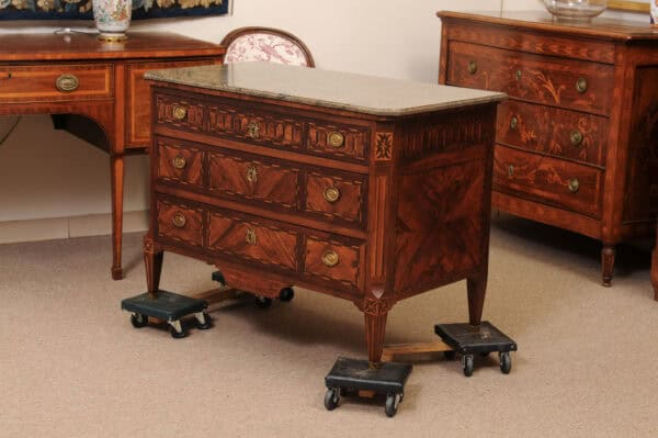 Louis XVI Parquetry Inlaid Commode with 3 Drawers and White Marble Top, France ca. 1790 - Image 12