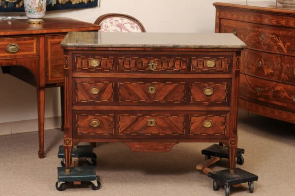 Louis XVI Parquetry Inlaid Commode with 3 Drawers and White Marble Top, France ca. 1790 - Image 14