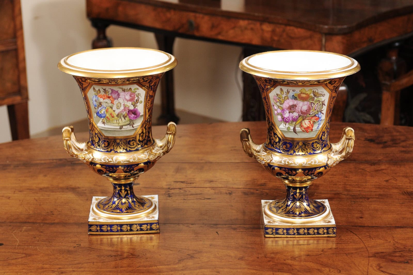 Pair of 19th Century English Derby Urns with Flowers - Image 3