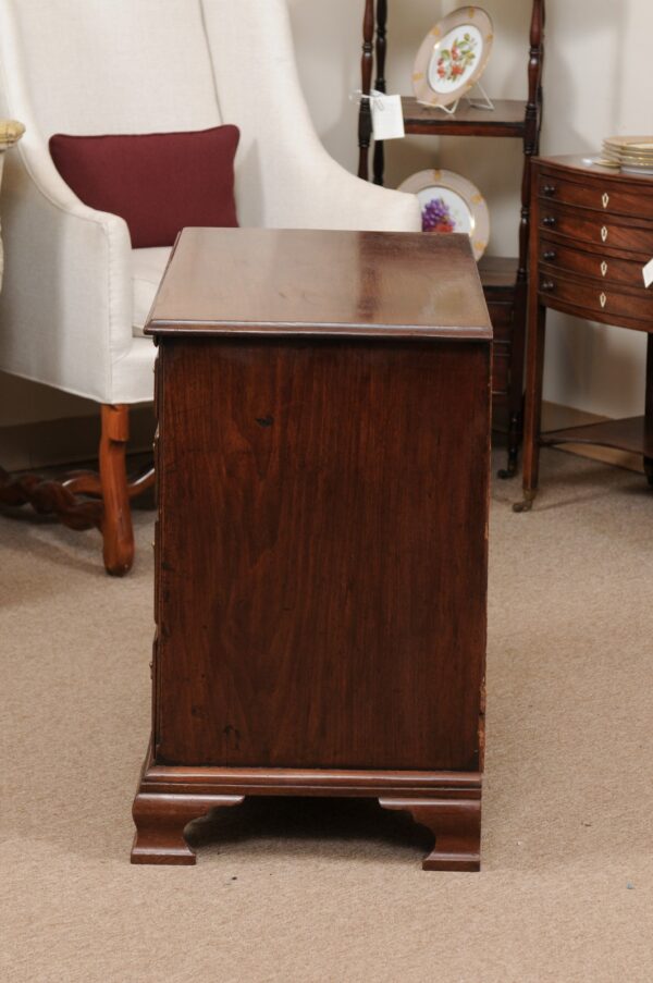 George III Bachelor's Chest in Mahogany with Brushing Slide, 4 Graduating Drawers, & Ogee Feet, England - Image 14