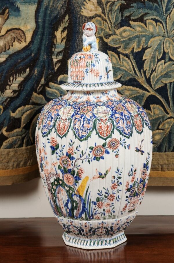 19th Century Ribbed Polychrome Delft Urn with Lid featuring Lion Finial - Image 14