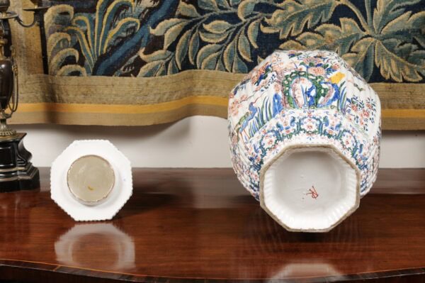 19th Century Ribbed Polychrome Delft Urn with Lid featuring Lion Finial - Image 15