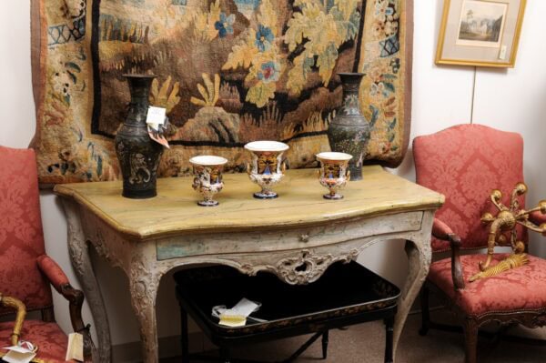 19th Century English Derby Garniture, ca. 1820. 3 PIECES. - Image 3