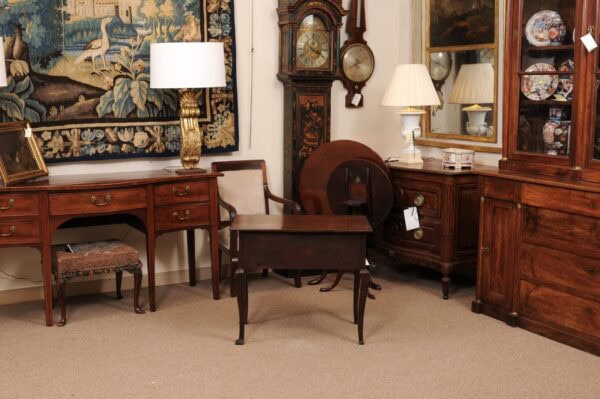 Mid 18th Century English Oak Lowboy with 3 Drawers & Pad Feet - Image 9