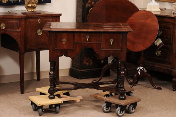 English 18th Century William and Mary Style Oyster Veneer Walnut Lowboy with 3 Drawers, Turned Legs and X form Stretcher - Image 13