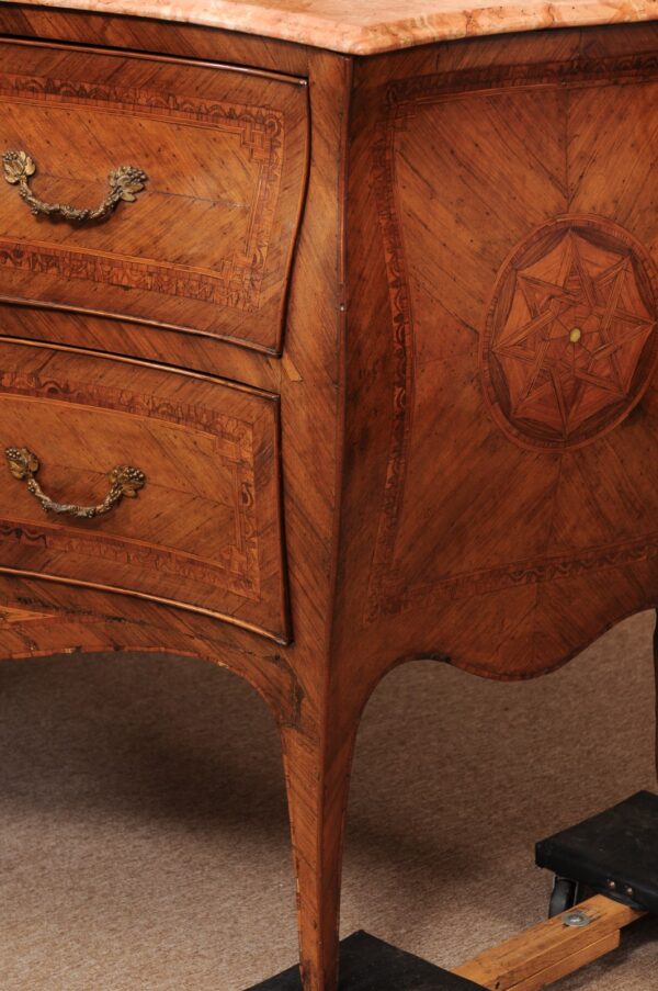 18th Century Italian Serpentine Walnut Parquetry Inlaid Marble Top Commode with Splayed Feet - Image 17