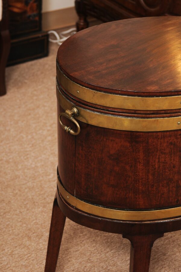 Early 19th Century English Regency Oval Mahogany & Brass Banded Cellarette - Image 13