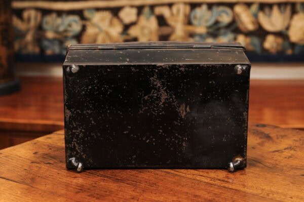Large 19th Century English Black Painted Tole Tea Caddy with Chinoiserie Painted Scenes - Image 14
