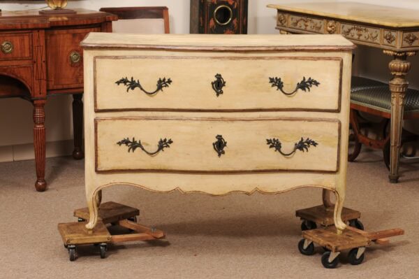 Mid 18th Century Italian Yellow Painted Rococo Commode - Image 13