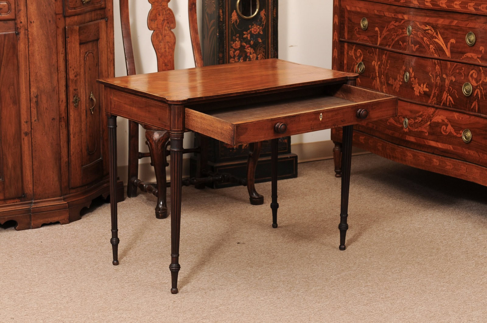 English Early 19th Century George III Satinwood Small Writing Table with Rounded Corners, Ebonized/Boxwood Inlay - Image 3