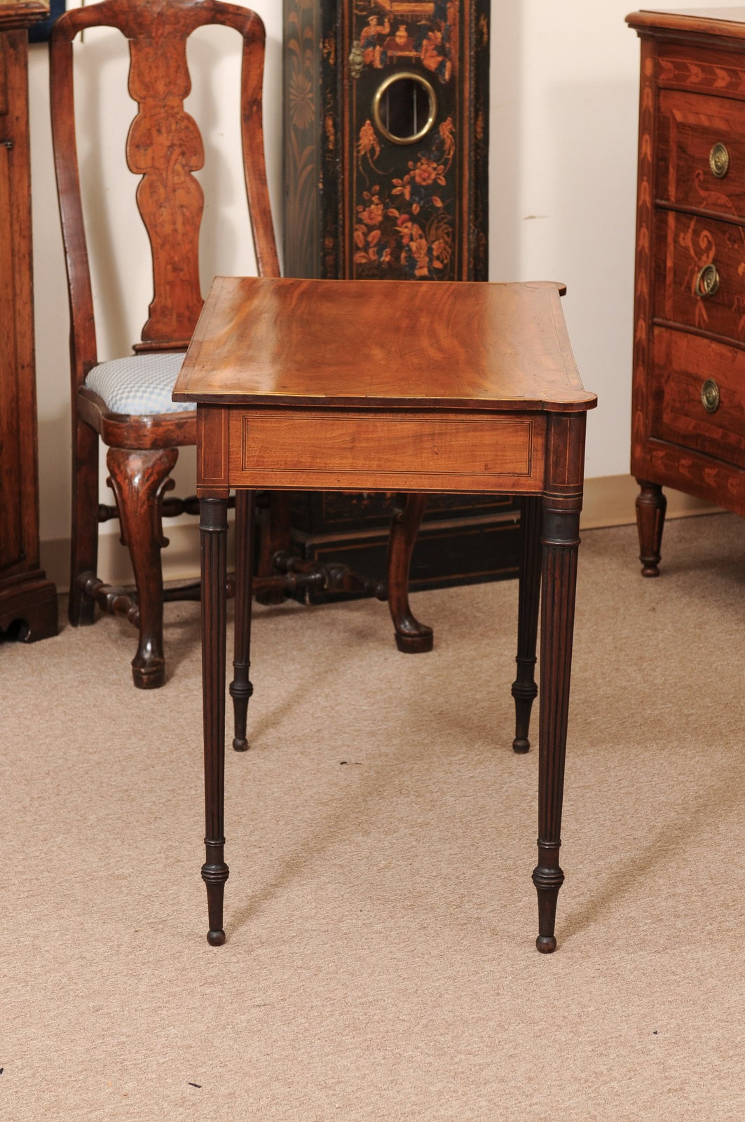 English Early 19th Century George III Satinwood Small Writing Table with Rounded Corners, Ebonized/Boxwood Inlay - Image 6