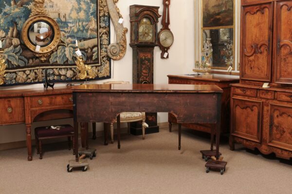 English Early 19th Century George III Bowfront Sideboard in Mahogany and Satinwood Crossbanding - Image 13
