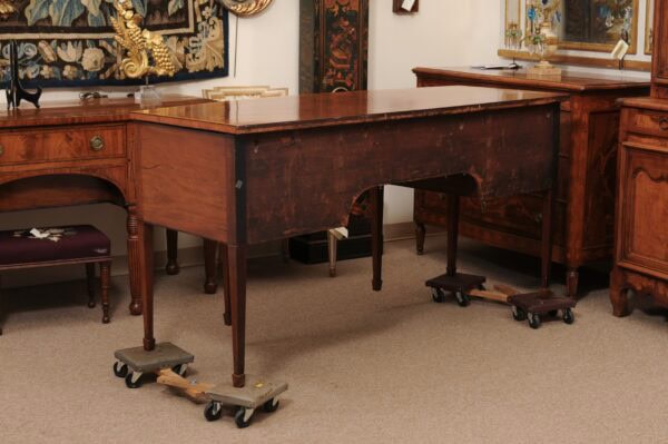 English Early 19th Century George III Bowfront Sideboard in Mahogany and Satinwood Crossbanding - Image 14