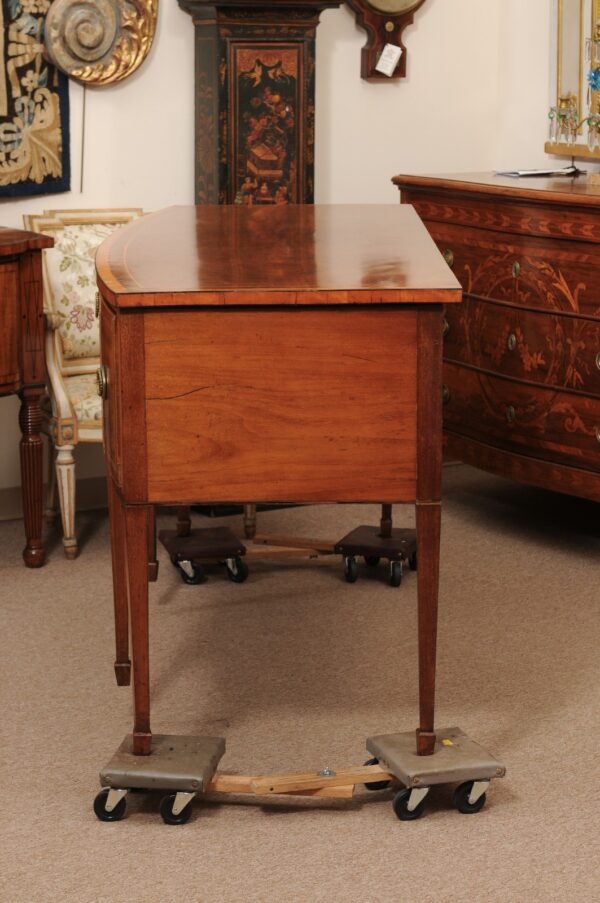 English Early 19th Century George III Bowfront Sideboard in Mahogany and Satinwood Crossbanding - Image 15