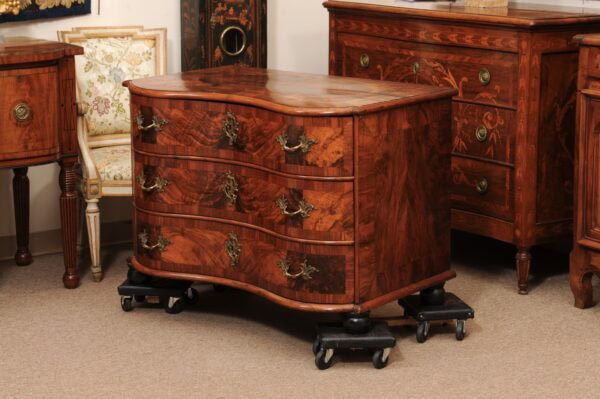 18th Century German Serpentine Burled Walnut Commode with 3 Drawers - Image 12