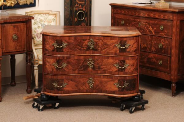 18th Century German Serpentine Burled Walnut Commode with 3 Drawers - Image 13