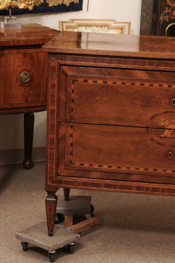 Late 18th Century Italian Neoclassical Inlaid Walnut Commode with 2 Drawers and Marquetry on Drawer Front - Image 16