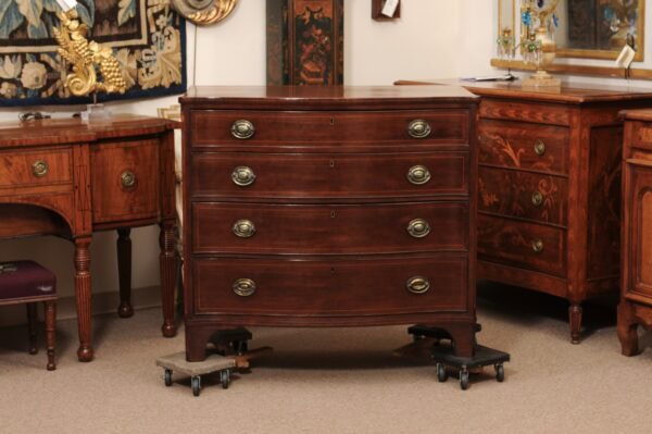 English Late 18th Century George III Mahogany Serpentine Chest with Inlaid Canted Corners - Image 13