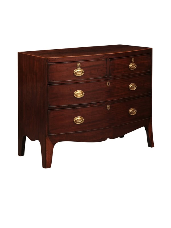 English 19th Century Bow Front Mahogany Chest with Ebonized String Inlay, 4 Drawers and Splayed Feet