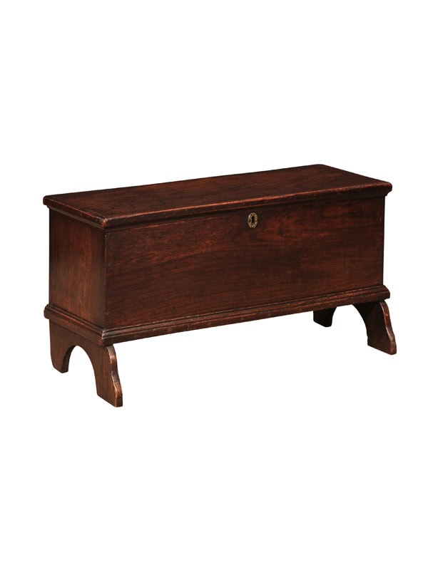 English Early 19th Century Elm Coffer / Trunk