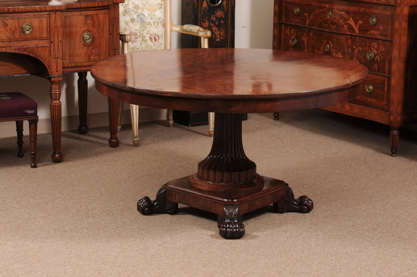 English 19th Century Figured Mahogany Center Table with Reeded Pedestal Base and Paw Feet - Image 3