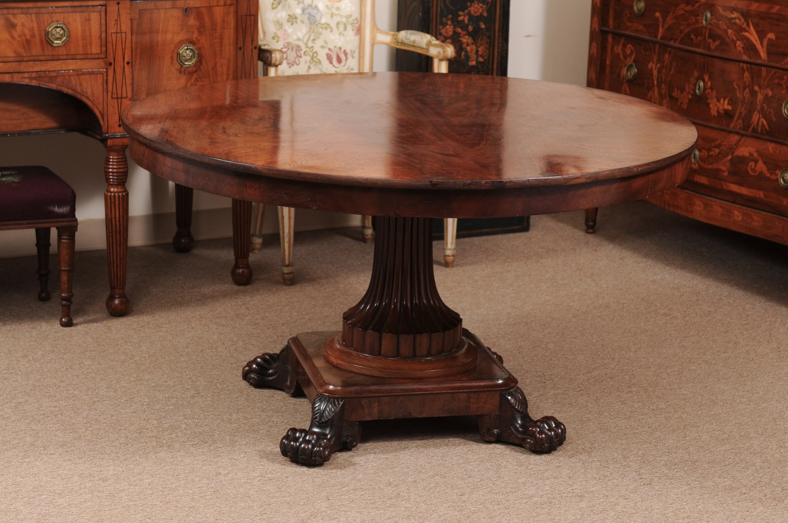 English 19th Century Figured Mahogany Center Table with Reeded Pedestal Base and Paw Feet - Image 6