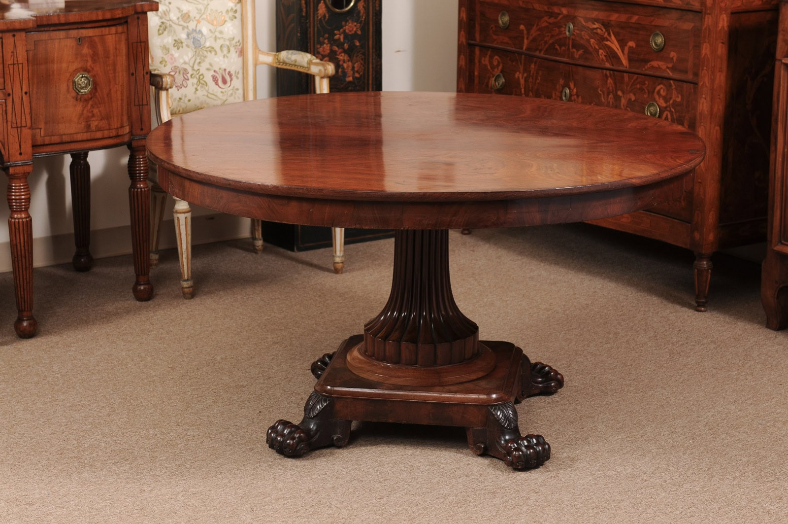English 19th Century Figured Mahogany Center Table with Reeded Pedestal Base and Paw Feet - Image 8