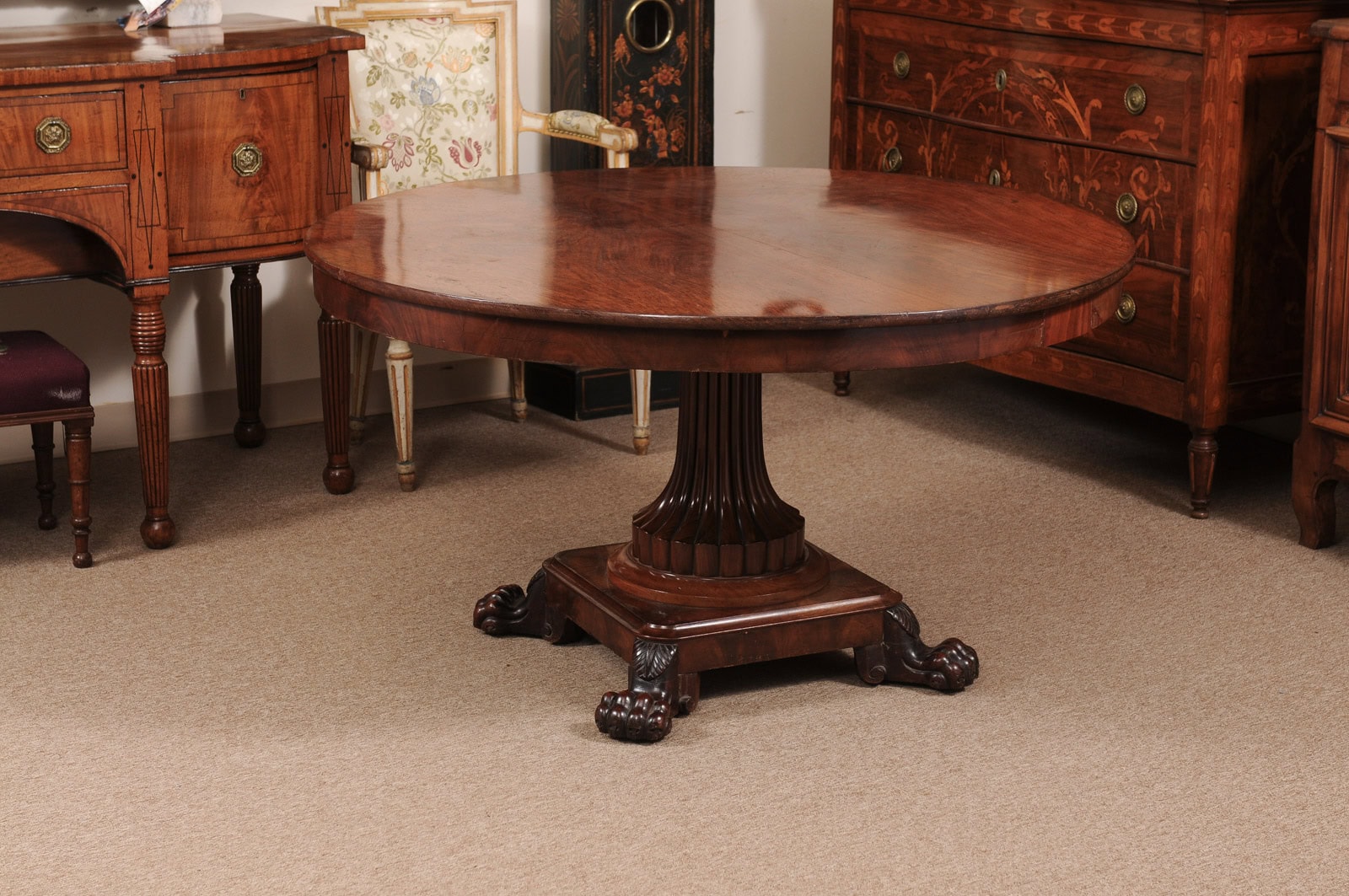 English 19th Century Figured Mahogany Center Table with Reeded Pedestal Base and Paw Feet - Image 10