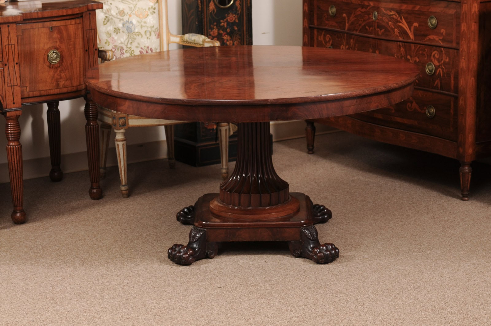 English 19th Century Figured Mahogany Center Table with Reeded Pedestal Base and Paw Feet - Image 13