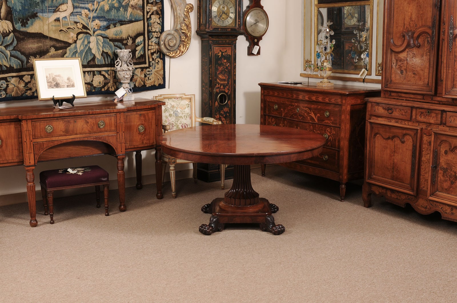 English 19th Century Figured Mahogany Center Table with Reeded Pedestal Base and Paw Feet - Image 14