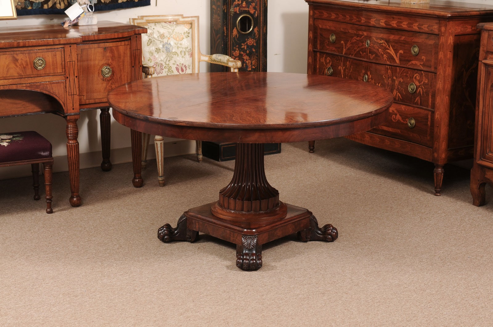 English 19th Century Figured Mahogany Center Table with Reeded Pedestal Base and Paw Feet - Image 16