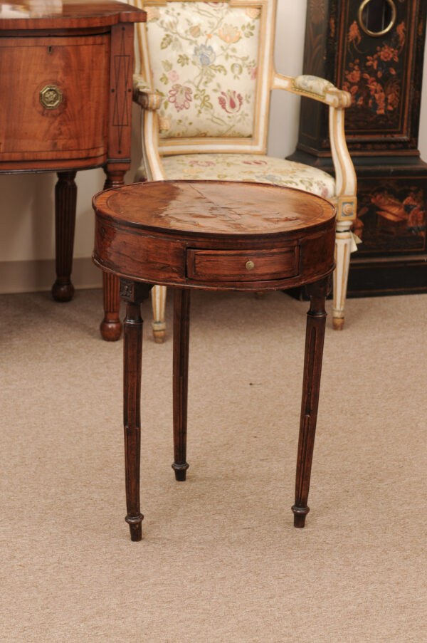 Late 18th Century Italian Walnut Gueridon Table with crossbanding, 1 Drawer and Fluted  Legs - Image 3