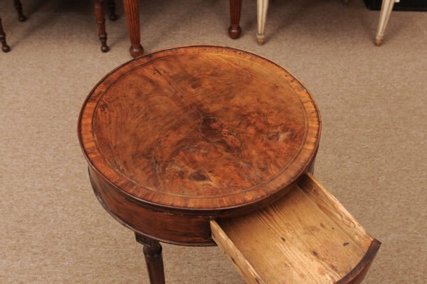 Late 18th Century Italian Walnut Gueridon Table with crossbanding, 1 Drawer and Fluted  Legs - Image 6