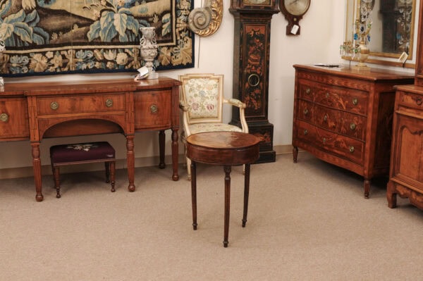 Late 18th Century Italian Walnut Gueridon Table with crossbanding, 1 Drawer and Fluted  Legs - Image 8