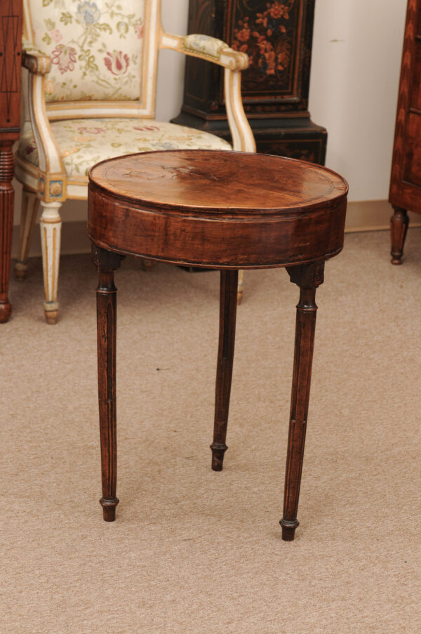Late 18th Century Italian Walnut Gueridon Table with crossbanding, 1 Drawer and Fluted  Legs - Image 9