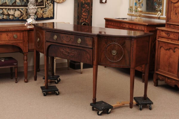 English Late 18th Century George III Mahogany Sideboard with Breakfront Form and Laurel Wreath Detail - Image 15