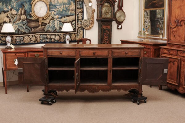 French 19th Century Louis XV Style Oak Enfilade with 3 Drawers and 3 Cabinets below - Image 15
