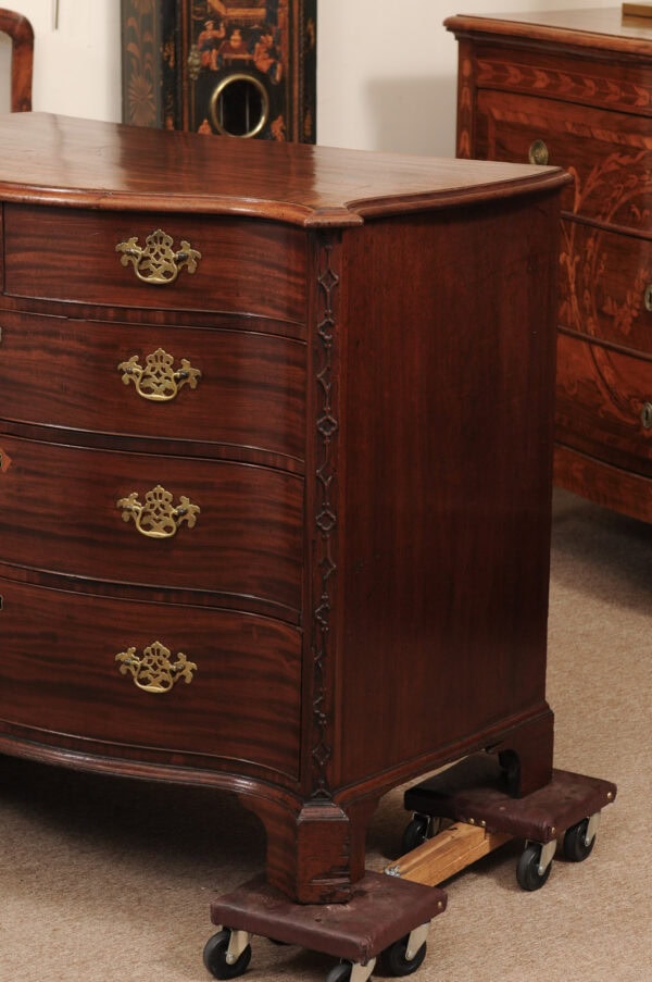 English 18th Century George III Mahogany Serpentine Chest with Crossbanded Top, Blind Fretwork Detail and 5 Drawers - Image 13