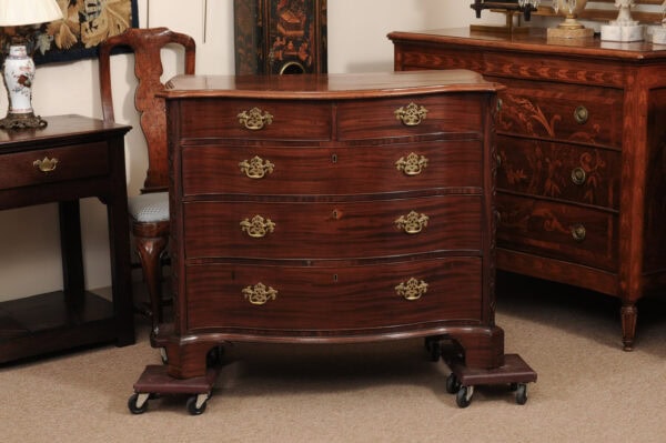 English 18th Century George III Mahogany Serpentine Chest with Crossbanded Top, Blind Fretwork Detail and 5 Drawers - Image 14