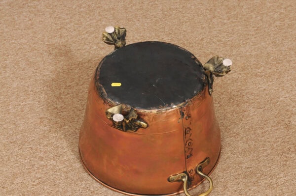 English 19th Century Copper Pot with Brass Handles and Paw Feet - Image 13