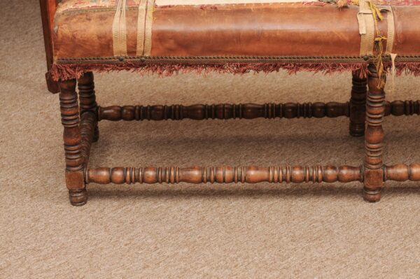19th Century Spanish Walnut Long Bench with Leather Upholstery, Turned Legs and Stretcher - Image 14