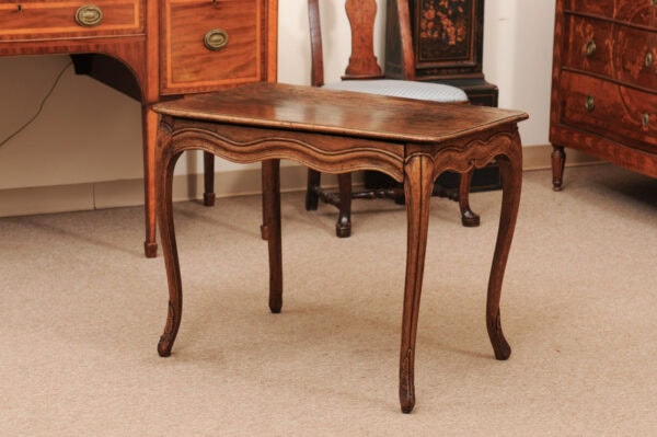 18th Century French Louis XV Walnut Table with Serpentine Apron - Image 15
