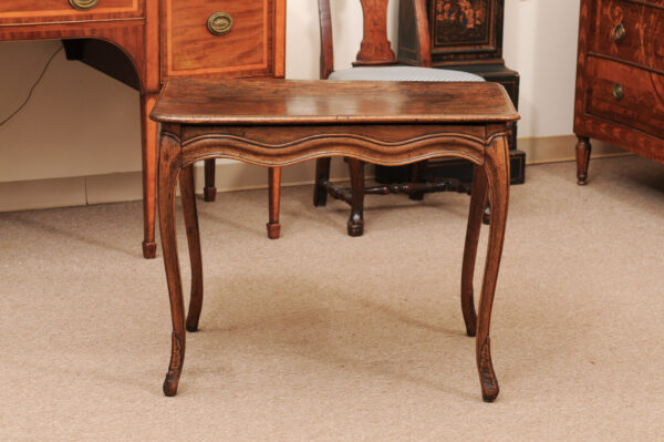 18th Century French Louis XV Walnut Table with Serpentine Apron - Image 16