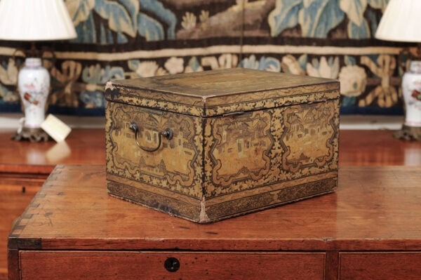 19th Century Chinese Export Lacquered Box with Chinoiserie Gilt Decoration, ca. 1880 - Image 13