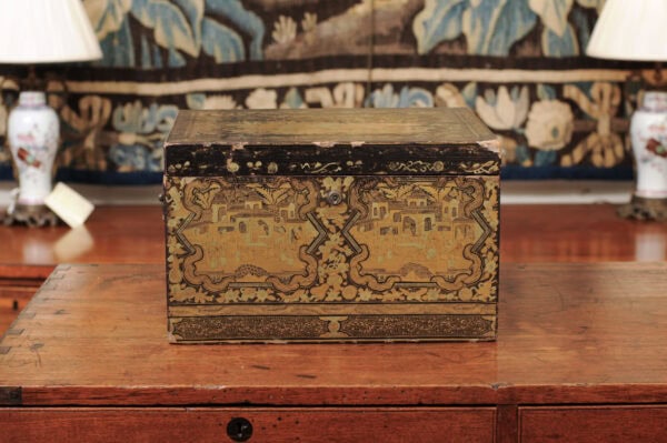 19th Century Chinese Export Lacquered Box with Chinoiserie Gilt Decoration, ca. 1880 - Image 16