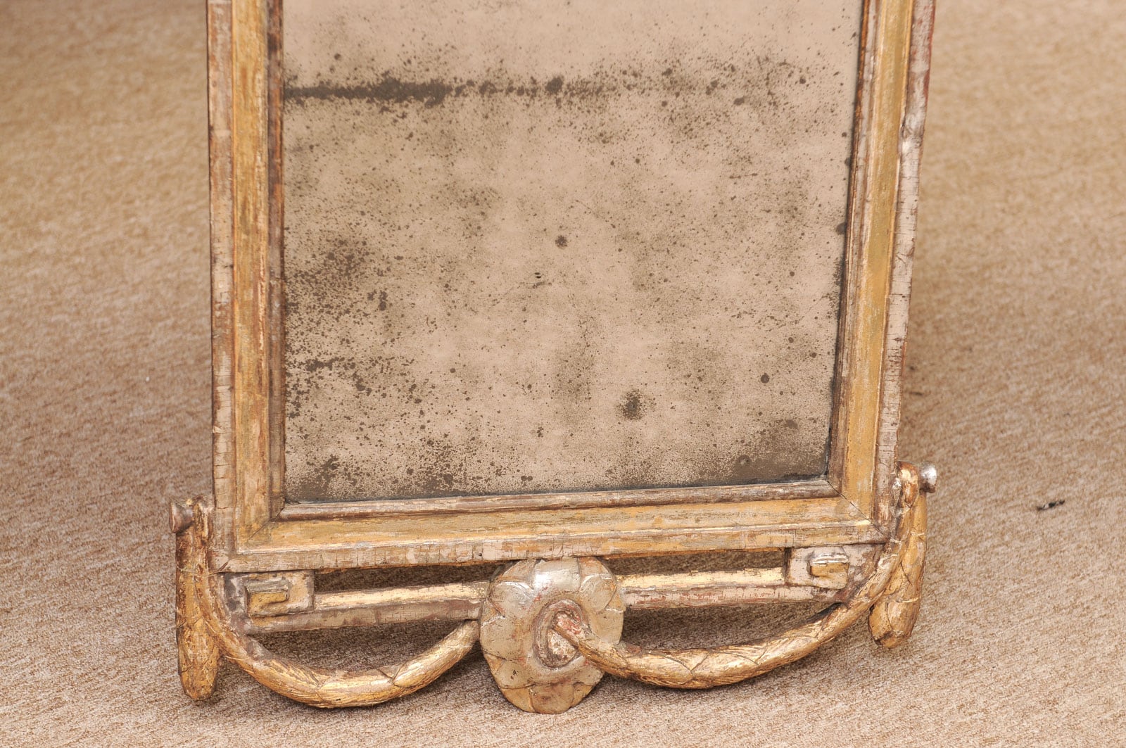 18th Century Italian Neoclassical Giltwood Mirror with Cameo Crest & Original Hand Beveled Mirror Plate - Image 7