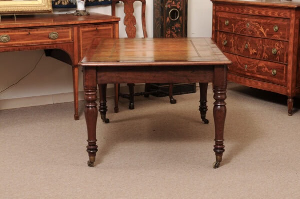 English 19th Century Mahogany Partner's Writing Table with 4 Drawers and Brown Leather Top Ending in Brass Castor Feet - Image 13